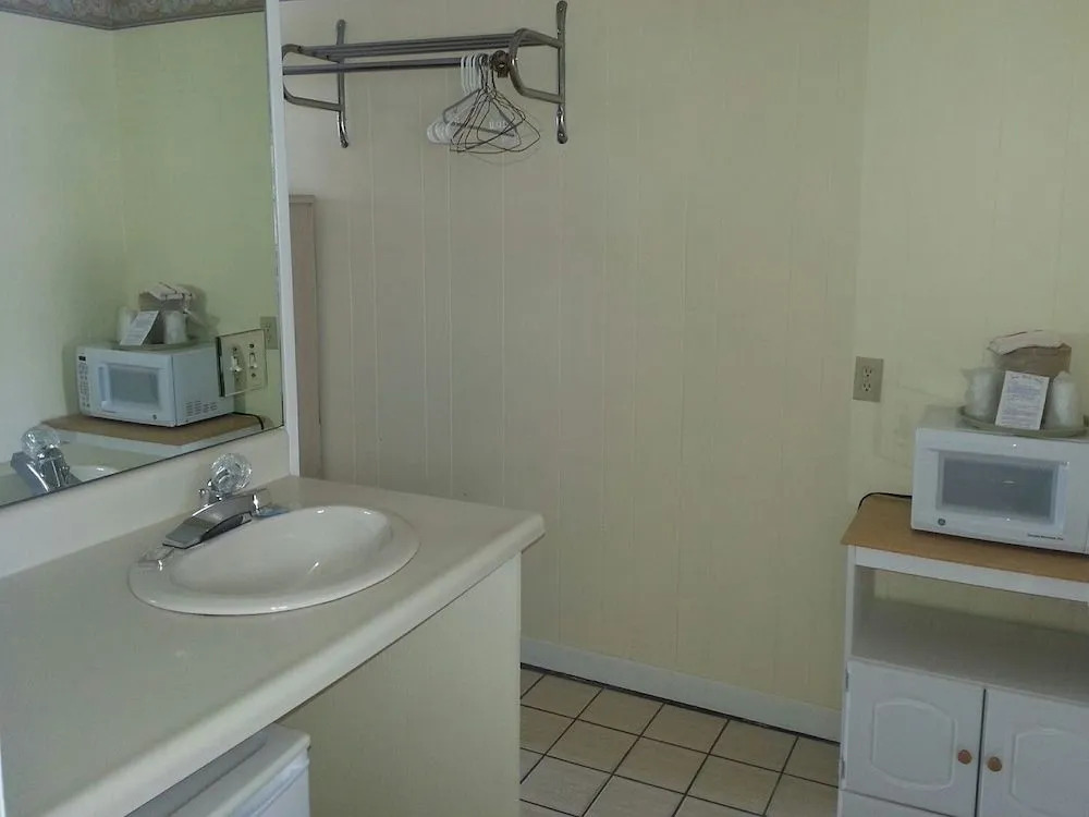 Beau Rivage Motel
