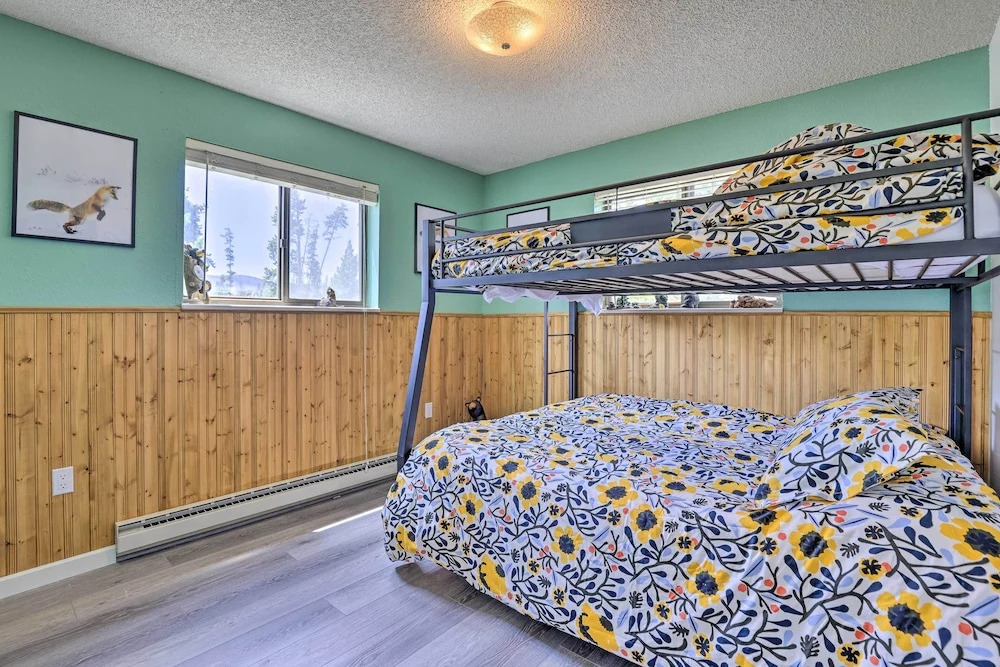Grand Lake Condo w/ Mountain Views: Walk to Lake!