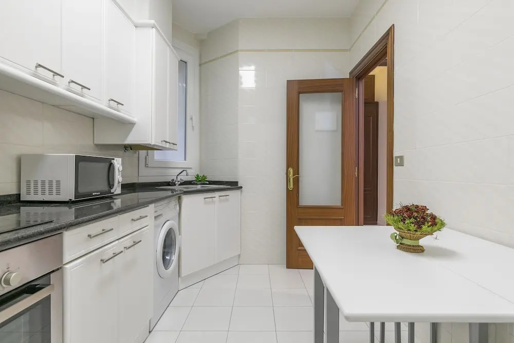 Euskalduna by Forever Rentals. 2 Bedroom Apartment With Wifi. Gran Via