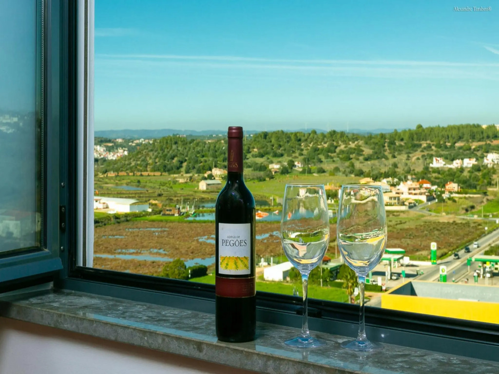 A22 - Mountain View & Seabreeze Apartment
