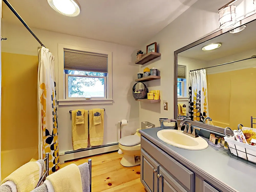 Nature Lover's Paradise 4 Bedrooms 2 Bathrooms Home