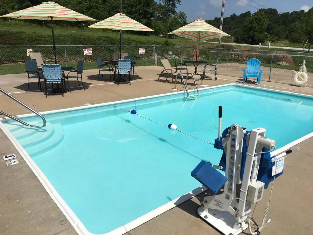 Americas Best Value Inn and Suites Cassville/Roaring River