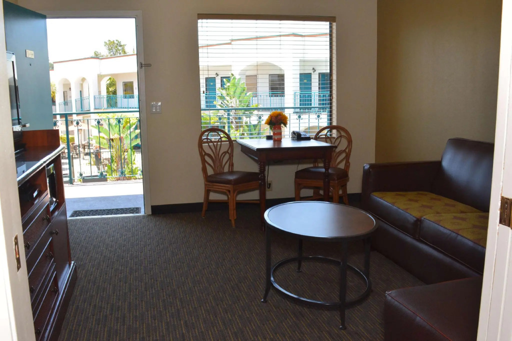 Oxford Suites Pismo Beach