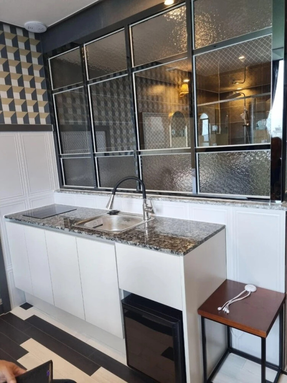 J Hotel