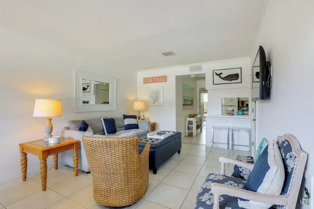 650 Feet to the Beach! Arcadian Shores Townhome