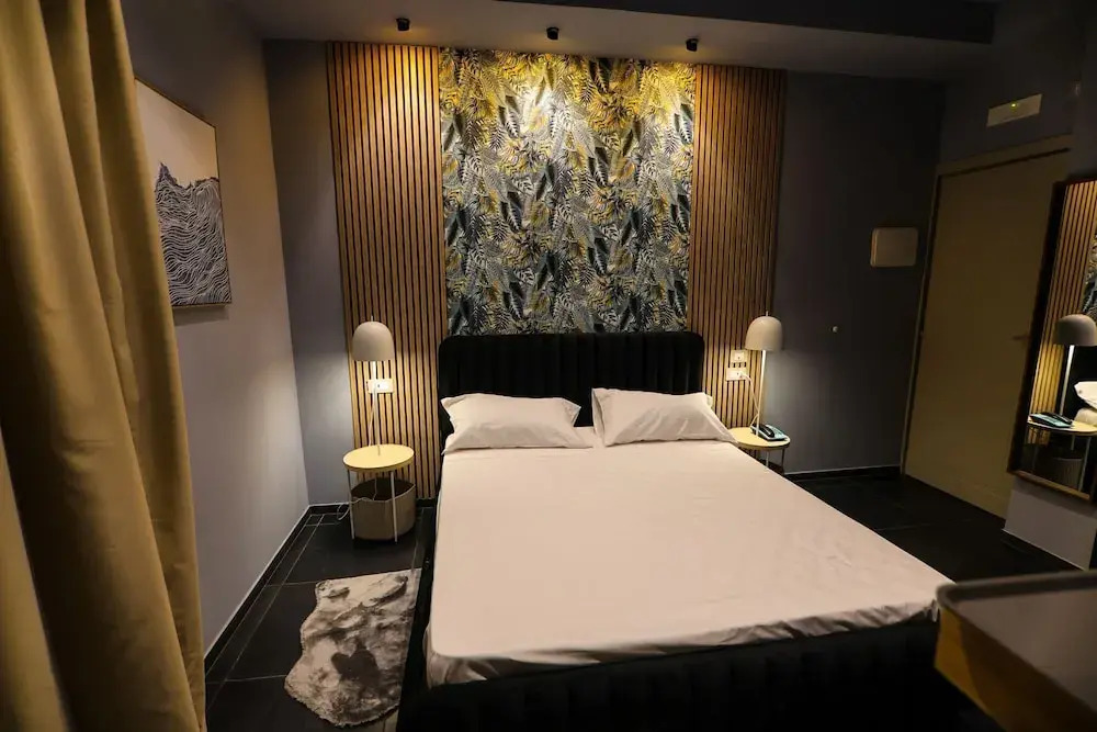 Noah Gate Hotel & Suites