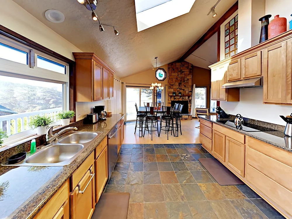 6125 Short Ave House by RedAwning