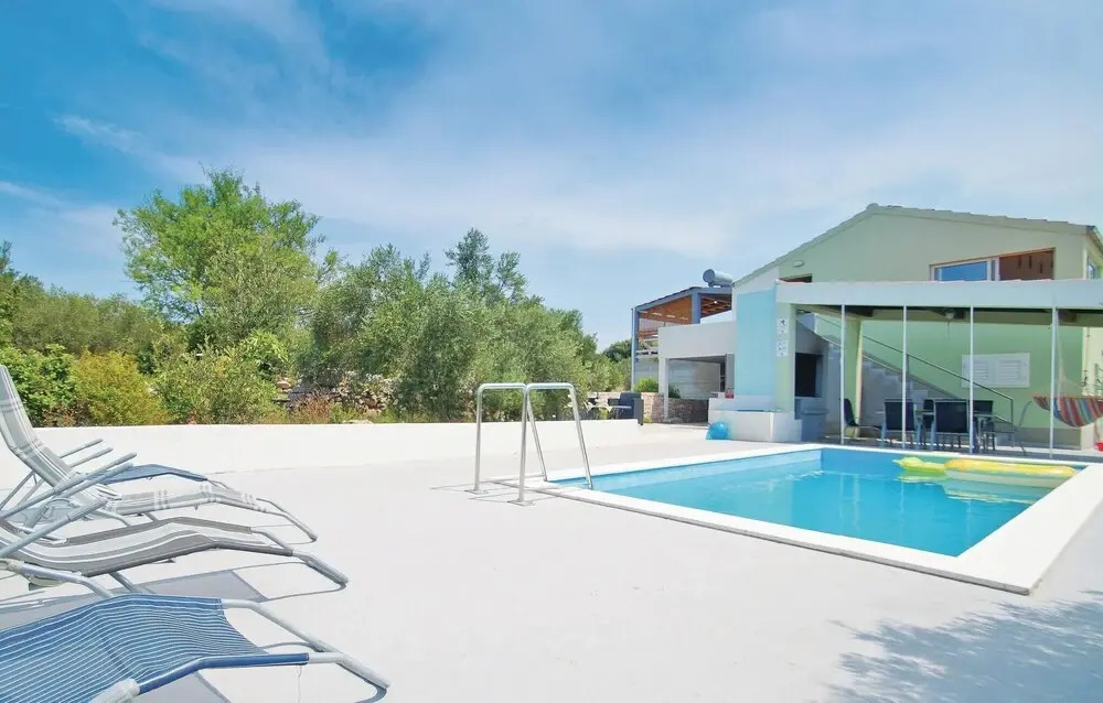 Amazing Home in Stratincica With Wifi and 4 Bedrooms