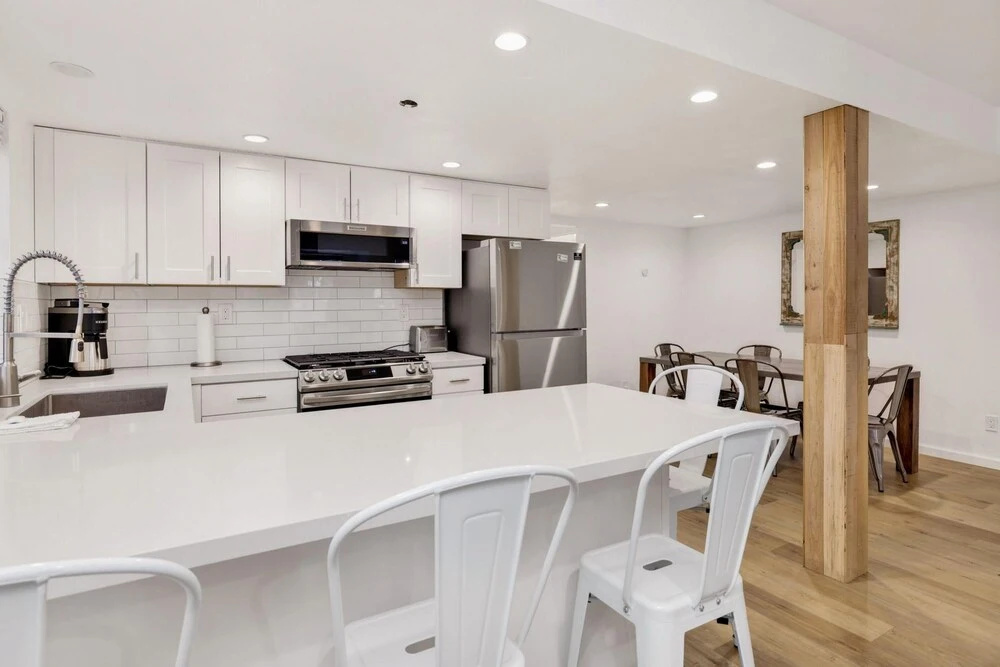 Summit Vellucci 744 by RedAwning