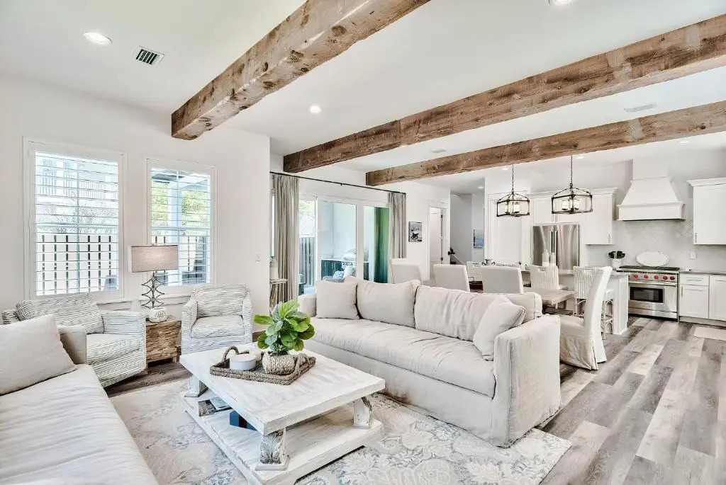 Private Pool-Grill! Walk to Beach-Restaurants - 2 Master Bedrooms!