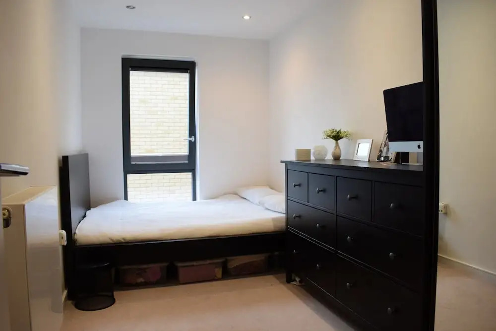 2 Bedroom Apartment With Parking in Camberwell