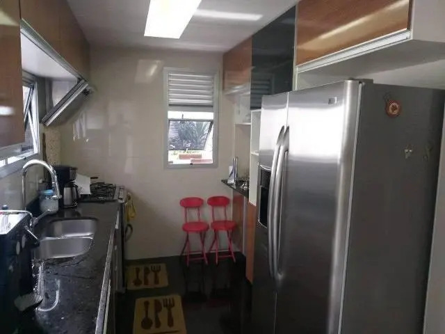 Casa com 4 quartos e piscina