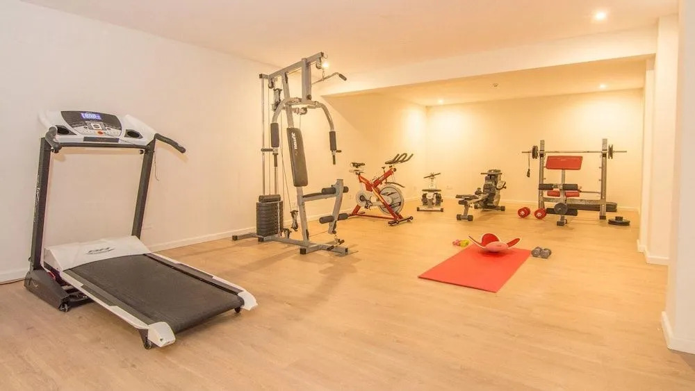 10 Bed Villa - Pool - Gym - Garden - Yacht Option
