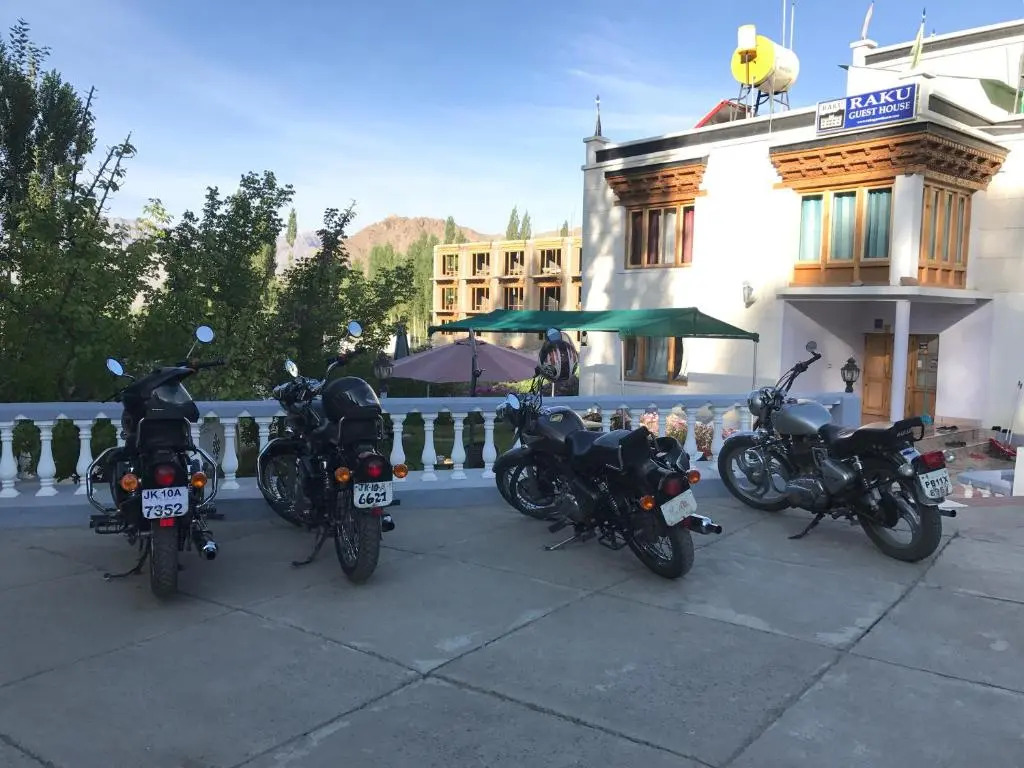 Raku Guest House