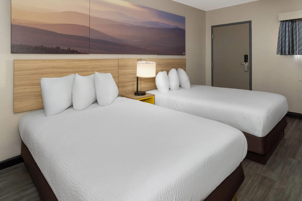 Days Inn by Wyndham Moosic