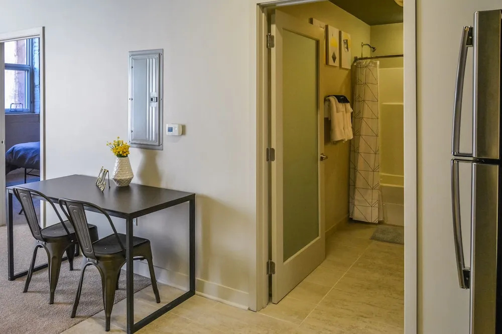 1 BR Apt in Garment Dist by Frontdesk
