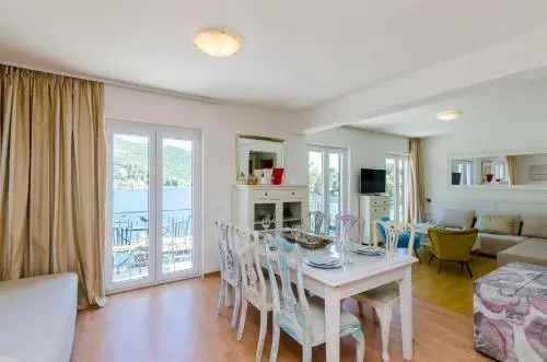 Five-Bedroom Apartment in Zaton Mali