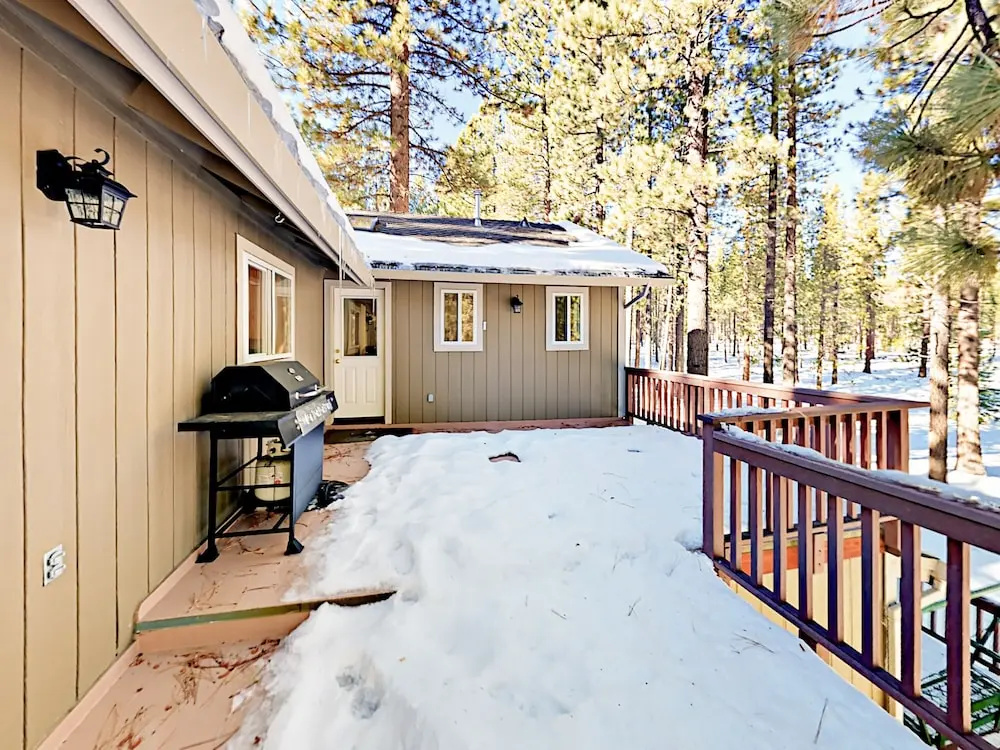 Peaceful W/ Private Hot Tub 5 Bedroom Home