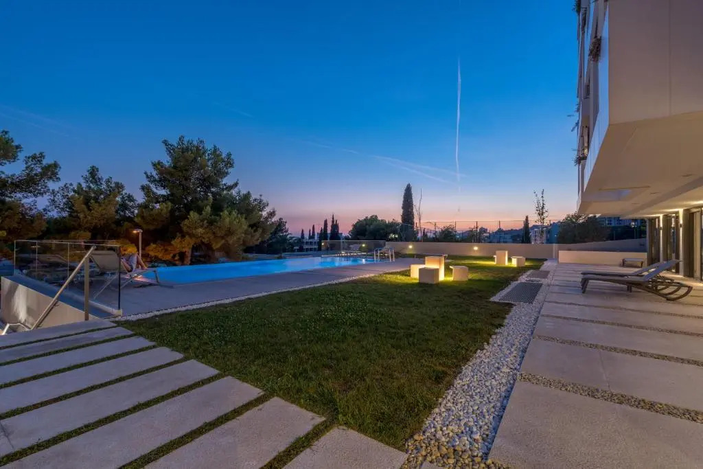 The Majestic Bel Etage Upscale Apartment with Pool
