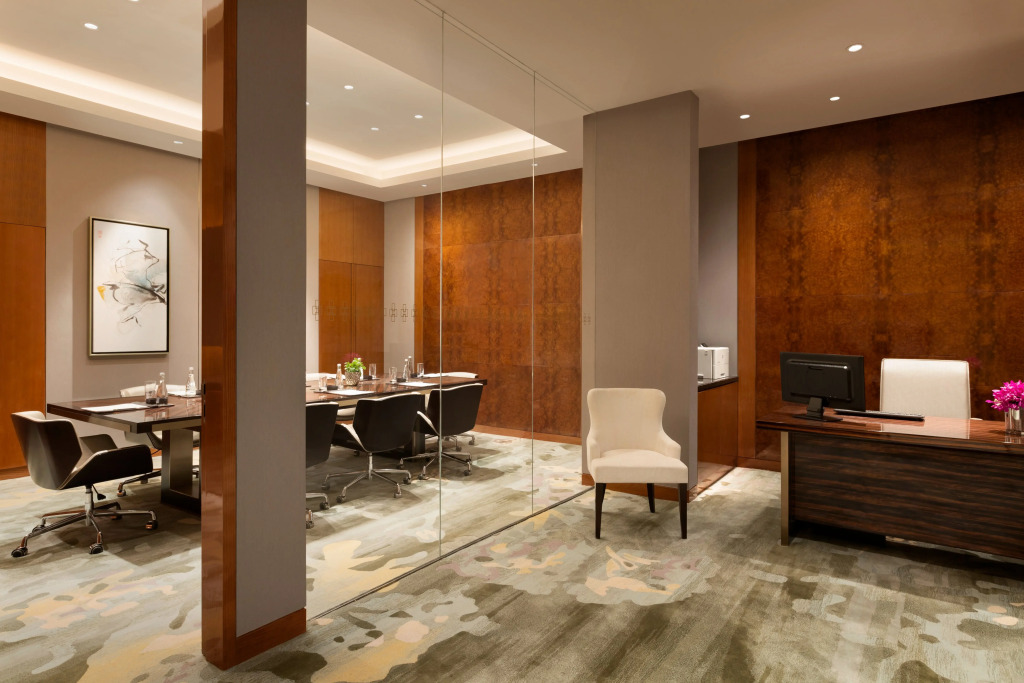 Midtown Shangri-La, Hangzhou, moments from West Lake