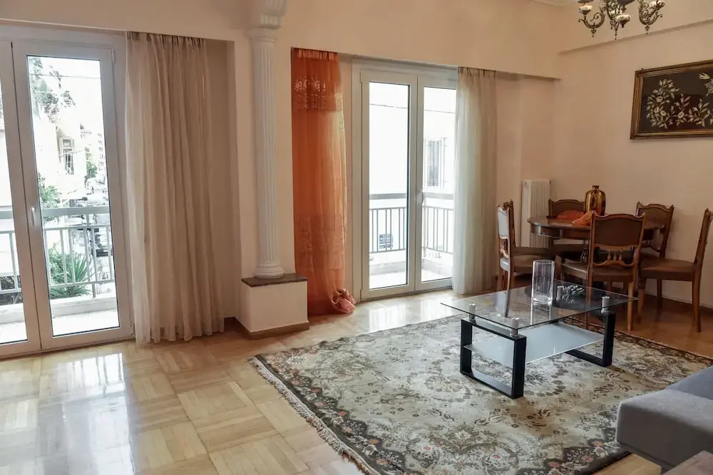 Cozy & Spacious Apartment in Central