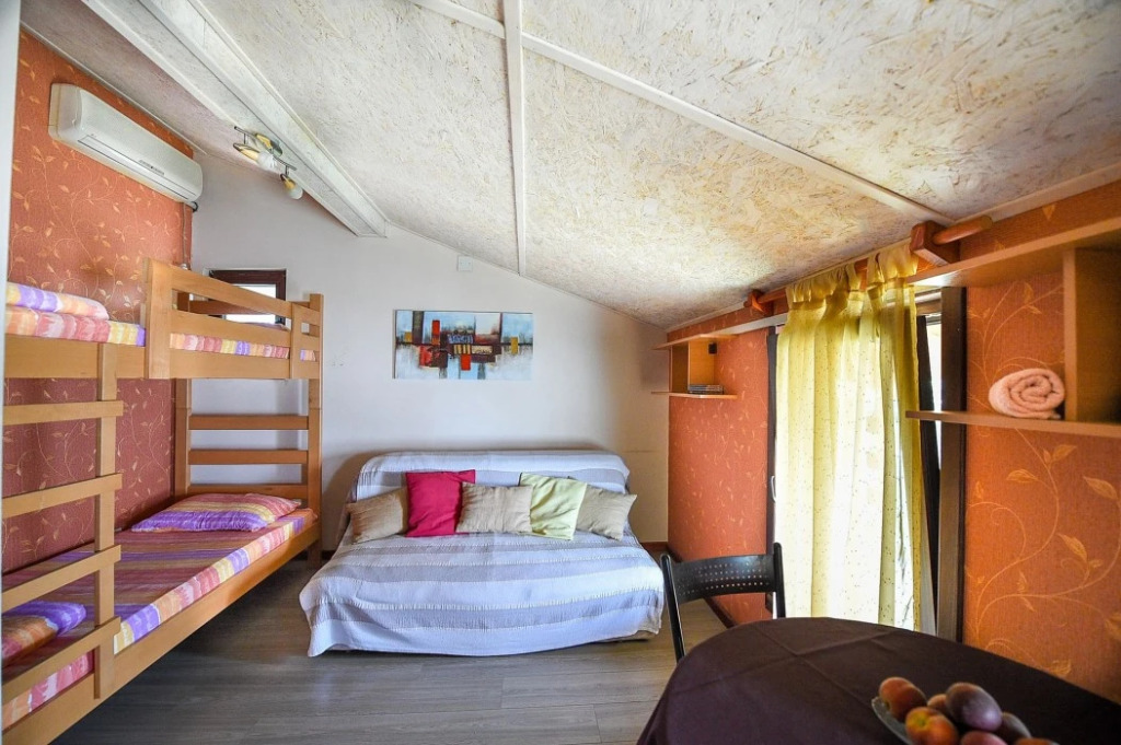 San Art Floating Hostel & Apartments