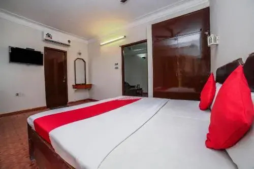 OYO 15512 Hotel Shivalaya
