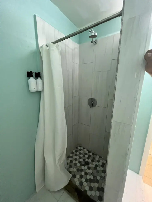 The Waterfront Inn - Hostel