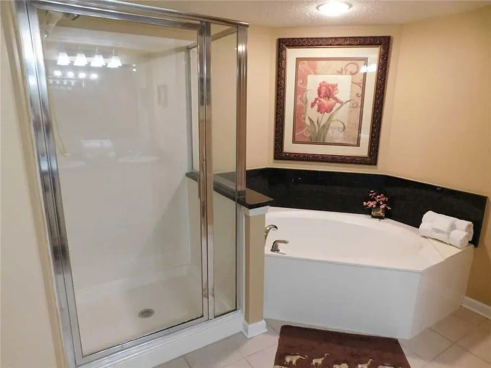 Yacht Club Villas #2-1005 3 Bedrooms 3 Bathrooms Condo