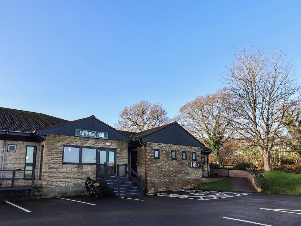 Tri-star House