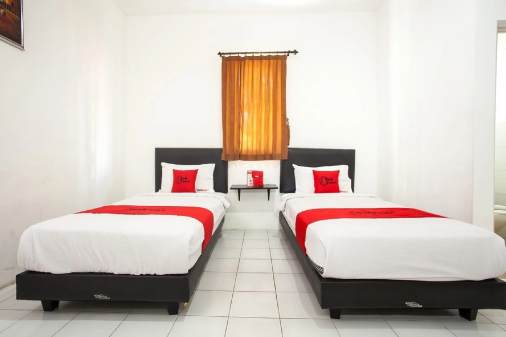 RedDoorz Plus near Galaxy Mall