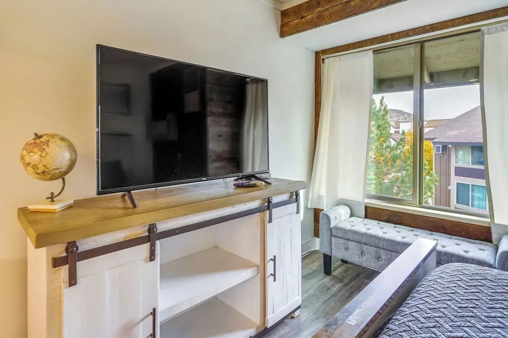 Ultimate Park City Studio w/ Pool & Hot Tub!