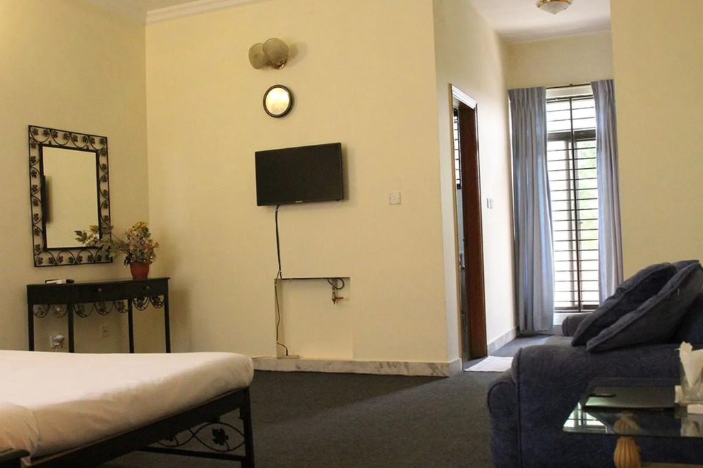 Delano Guest House