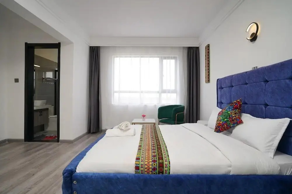 Lux Suites Platinum Oak Residency