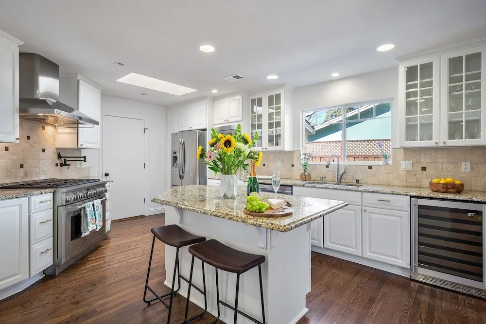 W/ Hot Tub & Detached Office, Modern 3br In Napa! 3 Bedroom Home by RedAwning
