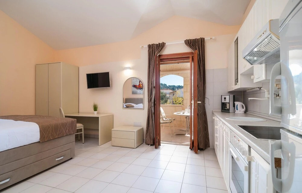 Awesome Apartment in Okrug Donji With 1 Bedrooms and Wifi