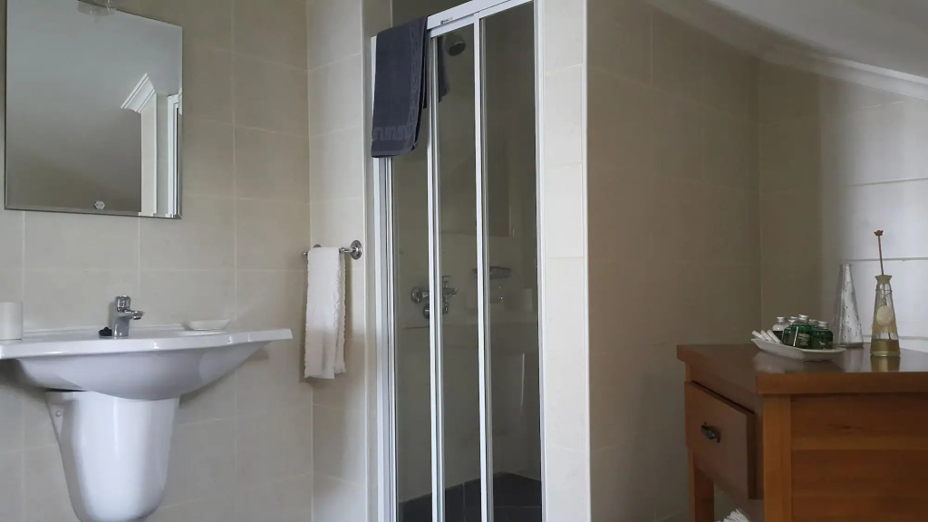 Ece Hotel Sovalye Island