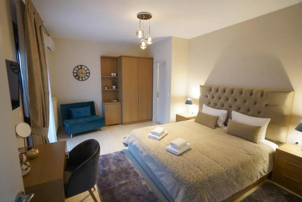 Zillis Apartments