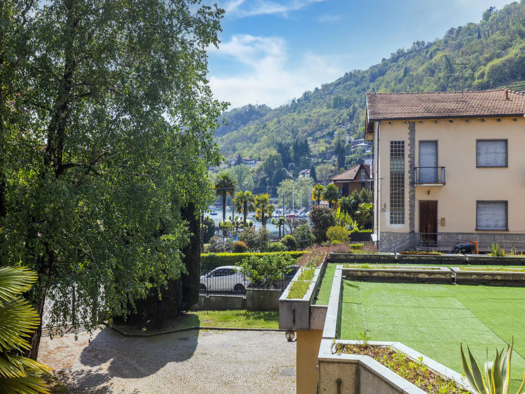 Snug apartment in Lesa with balcony