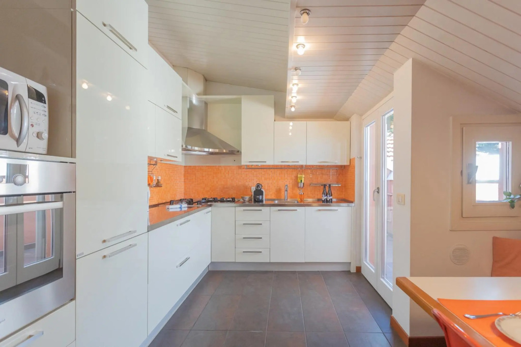 La Mansarda in Como With 3 Bedrooms and 2 Bathrooms