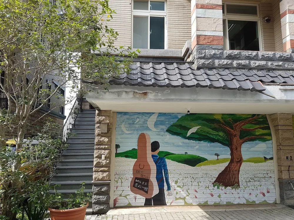Downshifted House