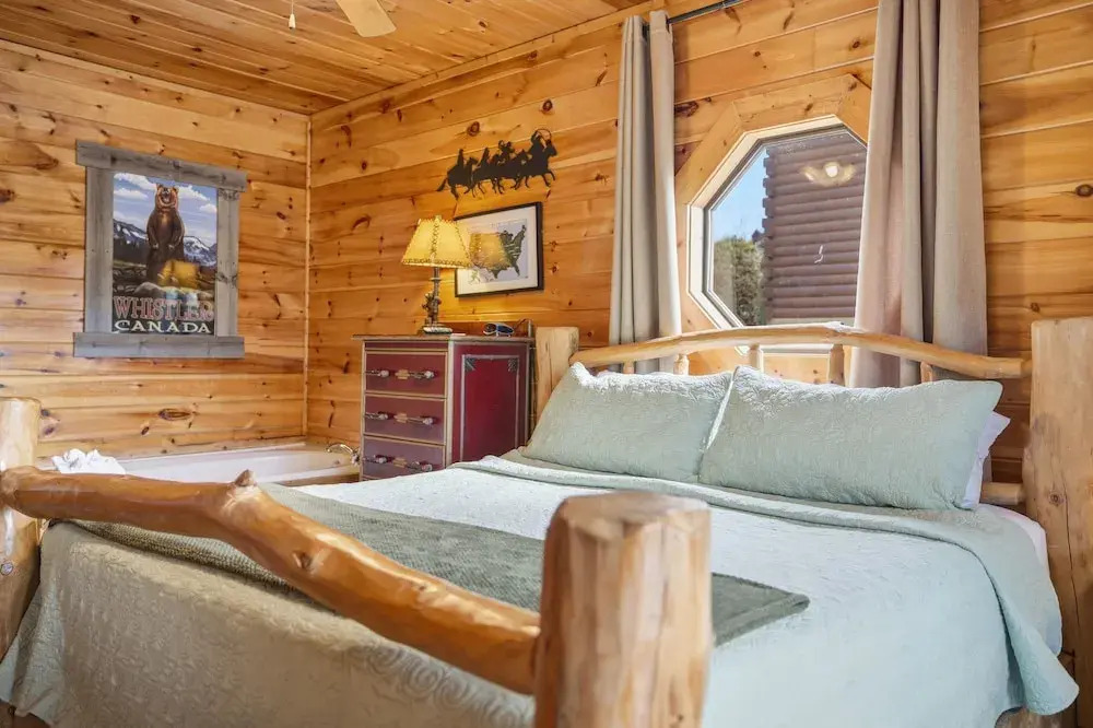 Knotty But Nice 4 Bedroom Home