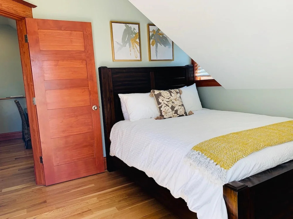 Chic Carriage House Near old Town W/free Bikes!