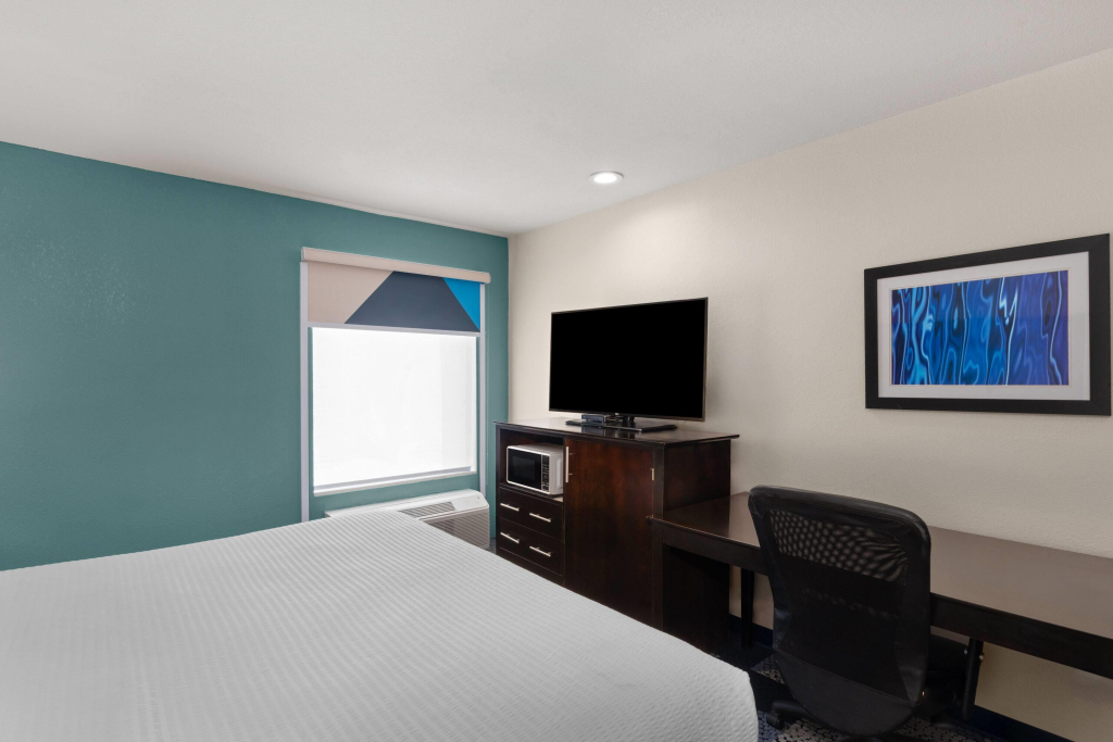 Baymont by Wyndham Iowa Lake Charles