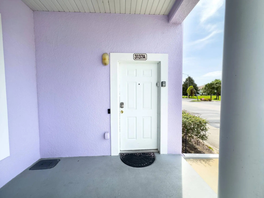 Comfortable Apart 4Bdrm3Bath- 4 miles to Disney