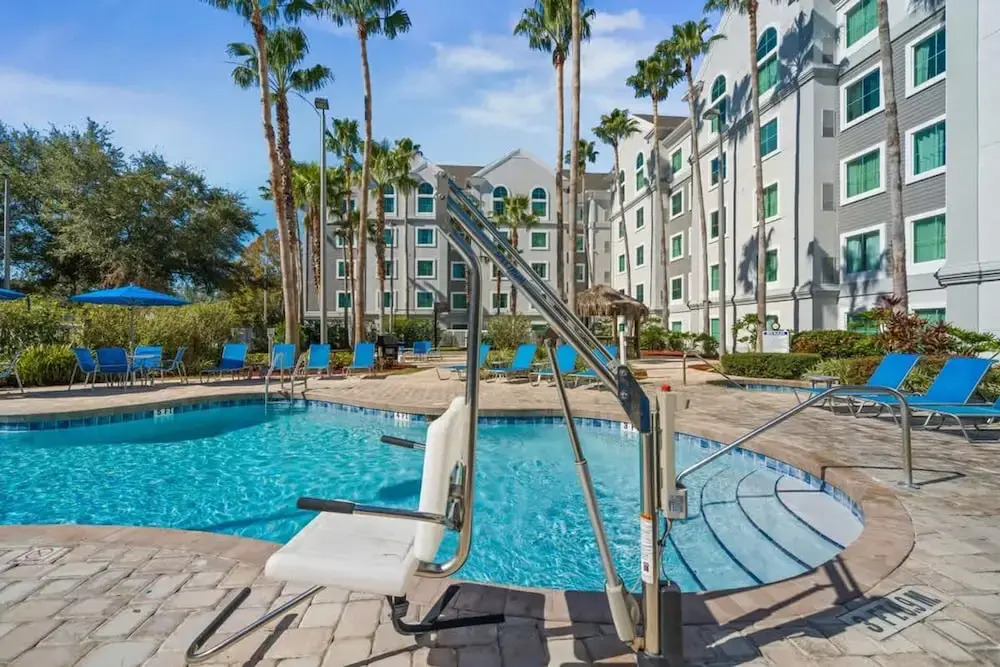 1BR Free Shuttle to Disney Parks