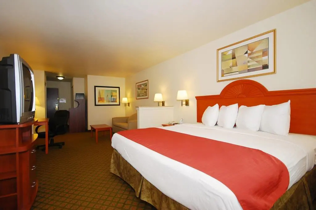 Best Western Inn & Suites - Henrietta
