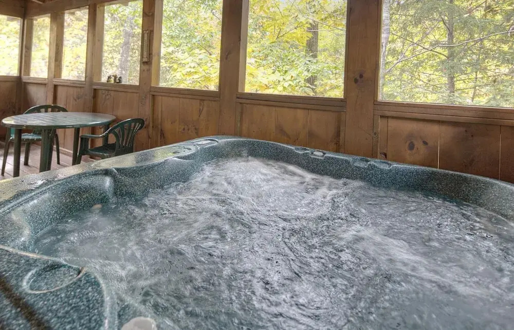 Er91 - Eagle's Beauty - Great Location - Close To All The Action! 2 Bedroom Cabin by RedAwning