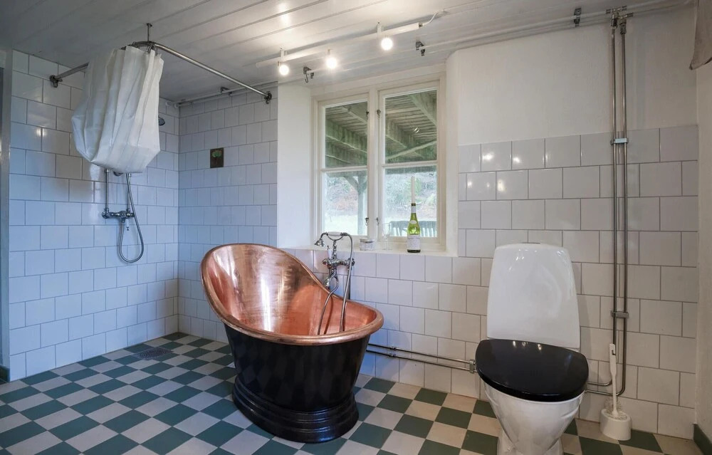 Nice Home in Hamburgsund With 5 Bedrooms and Wifi