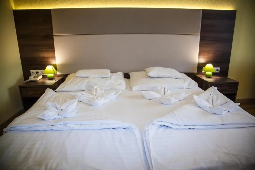 Jade Hotel-Ezüsthíd Hotel